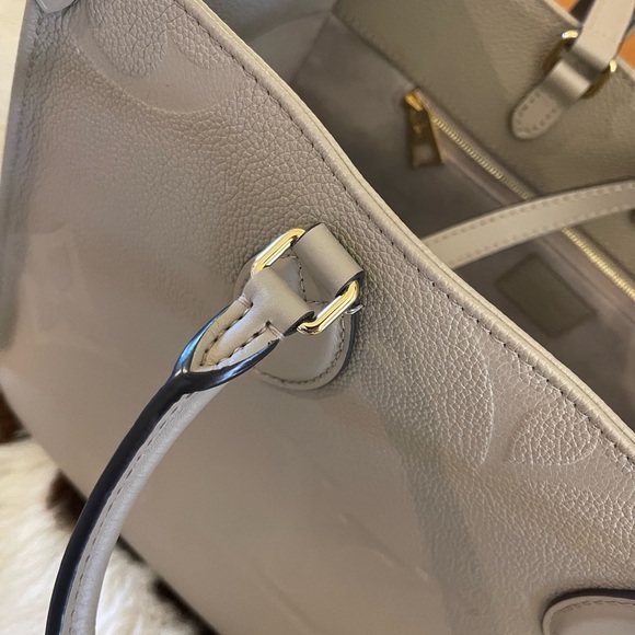 Louis Vuitton On The Go- like new with receipt! - Picture 11 of 14